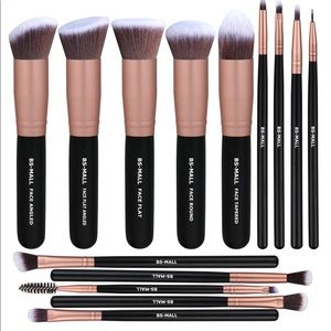 Makeup brushes